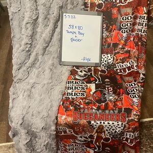 Brand new minky blankets! Sizes are in photos!